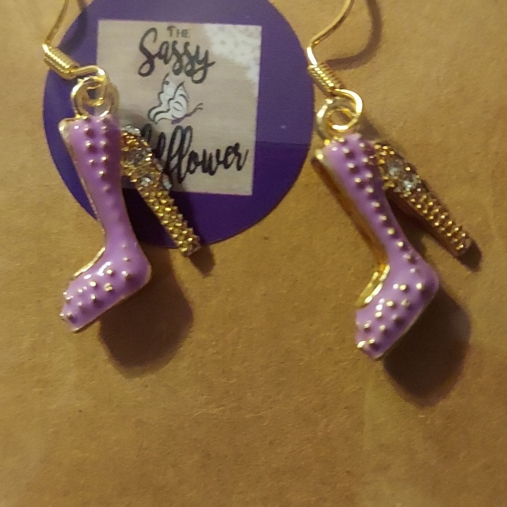 Hand Crafted Heel Earrings (Gold Tone) - Picture 4 of 4